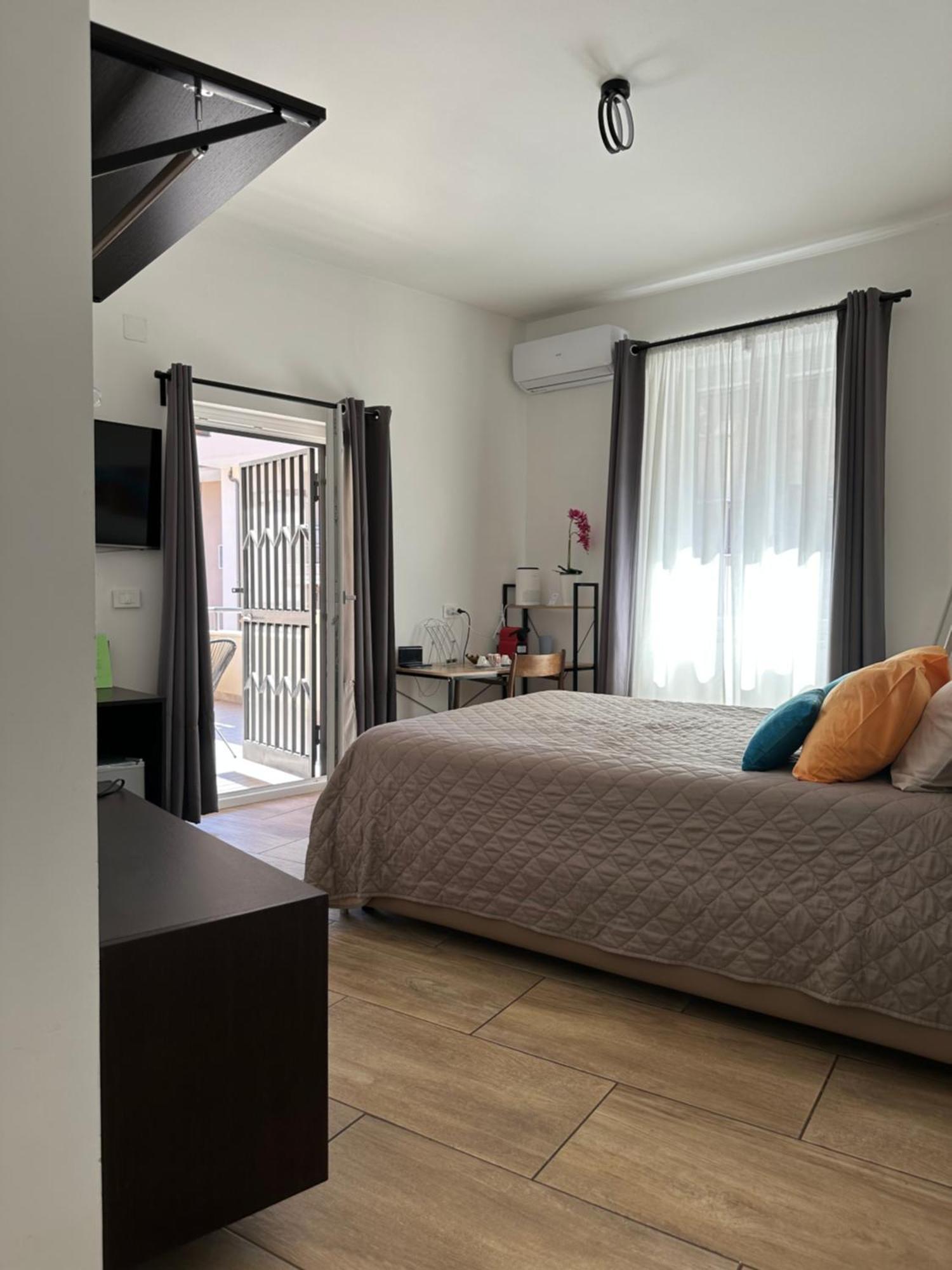 Zeta Rooms Касерта Екстериор снимка